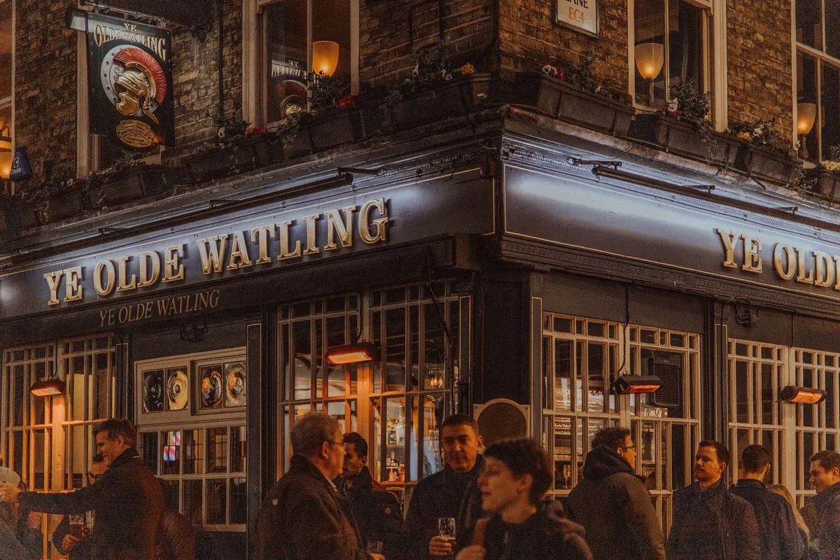 Pub Etiquette 101: How to Order, Tip, and Behave in a British Boozer